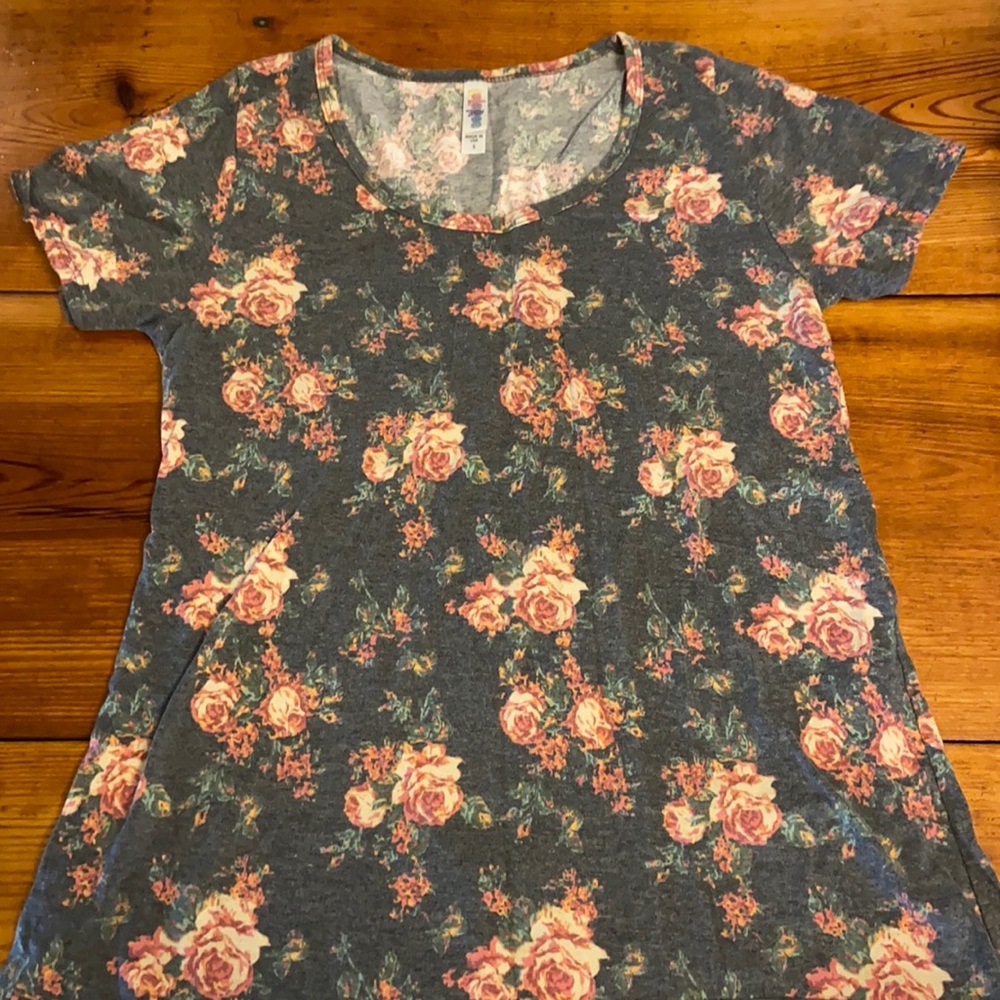 Lularoe floral classic tee. Size small